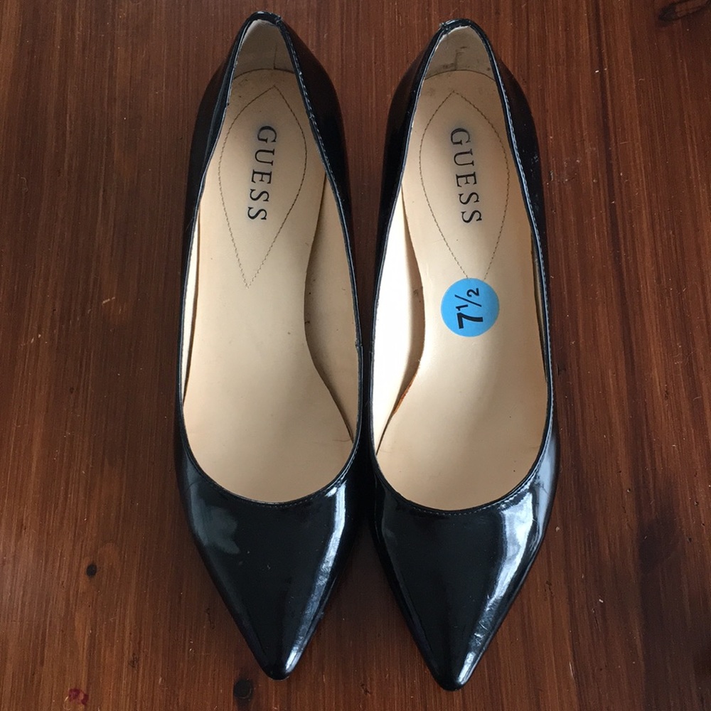 Guess patent leather kitten heels